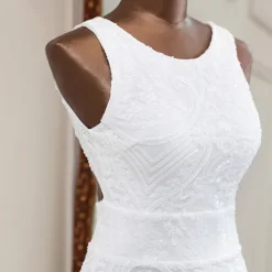 Outlet Princesse Fleurie Robe de Mariée Fleurie Coupe Fourreau