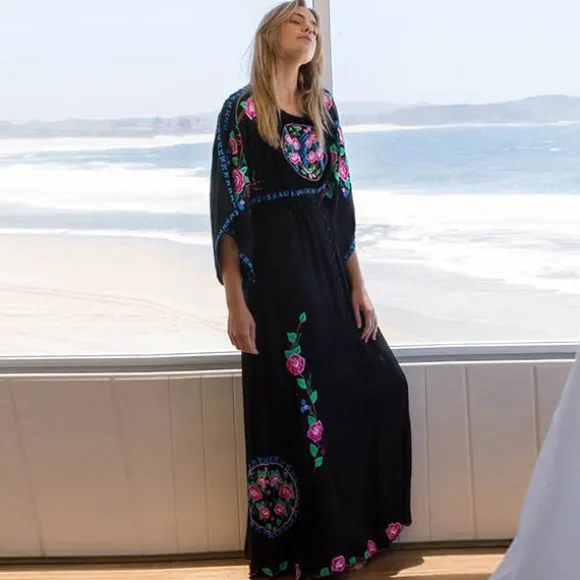 Hot Princesse Fleurie Robe Noire Brodée Fleurs