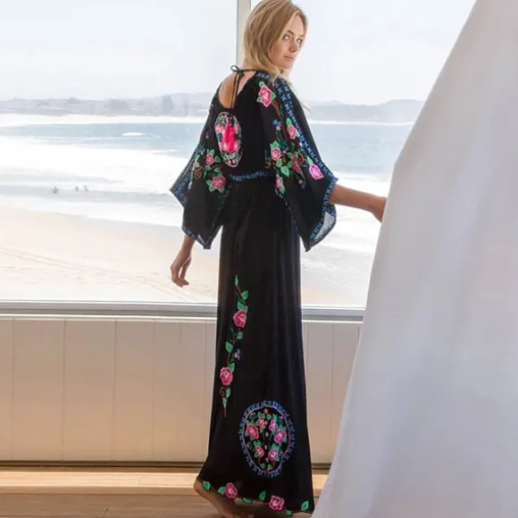Hot Princesse Fleurie Robe Noire Brodée Fleurs